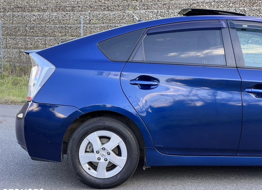 Toyota Prius cena 34000 przebieg: 340000, rok produkcji 2010 z Ślesin małe 742